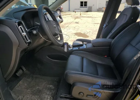 2024 Volvo Xc40 Plus z USA, uszkodzony, nr VIN YV4L12UL3R2274043